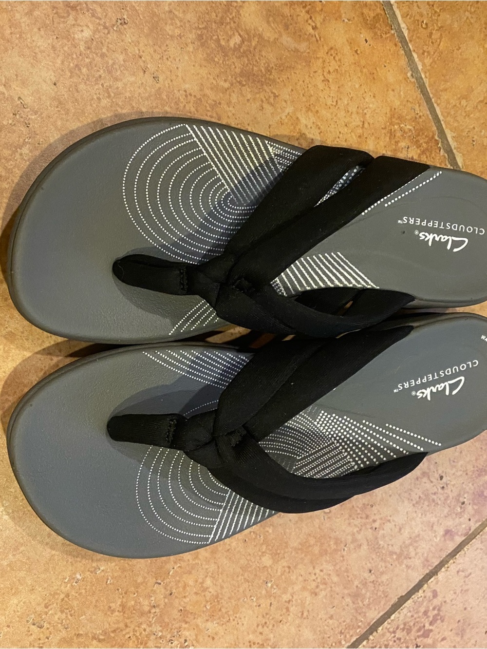 Clarks cloudsteppers size 9 black flip flops